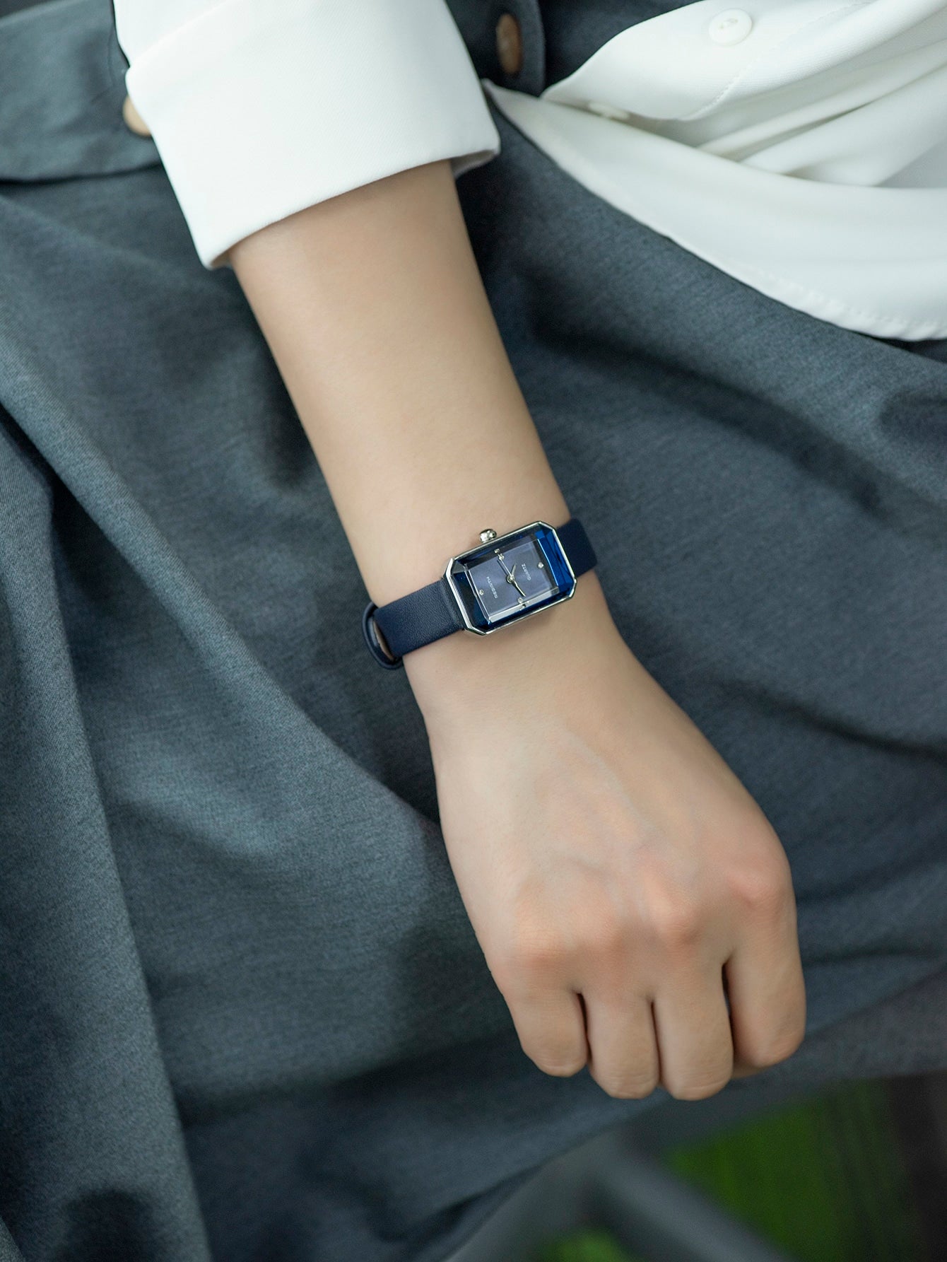 1Pc Rebirth Brand Women'S Simple Square Dial Vintage Fashion Casual Quartz Wristwatch
