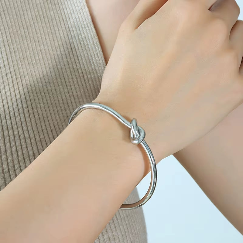 Simple Fashion 18K Pvd Gold Plated Knot Cuff Bangle Non Tarnish Stainless Steel Knot Opening Adjustable Bracelets for Women