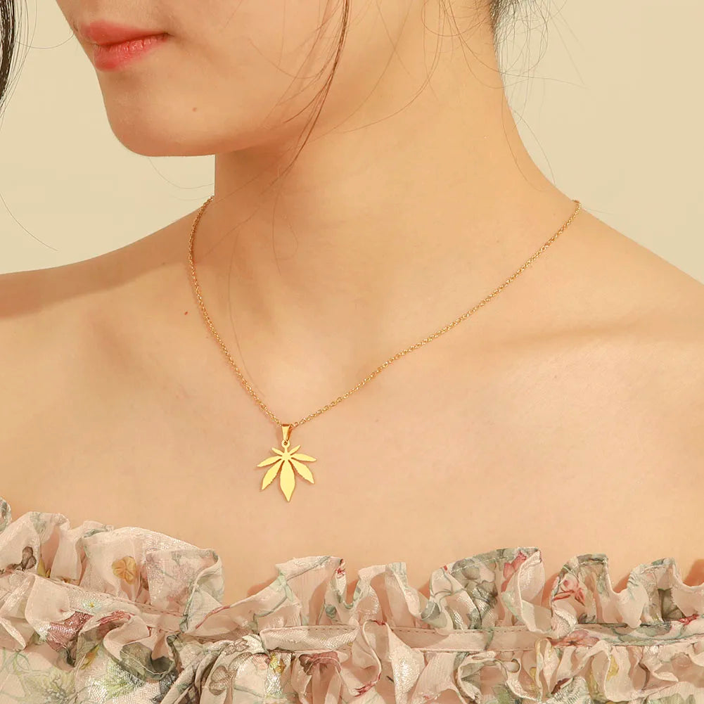 Maple Leaf Necklace Autumn Fall Winter Chain Gift for Woman Man Cold Color Stainless Steel Pendant Fashion Jewelry Accessories