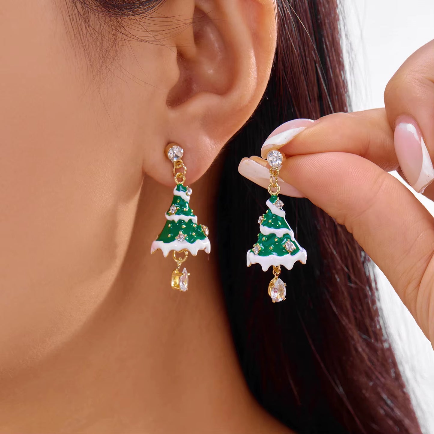 Exquisite Rhinestone Snowman Earrings for Women Minimalist Christmas Tree Bell Bow Earrings New Year Friendship Jewelry Gifts