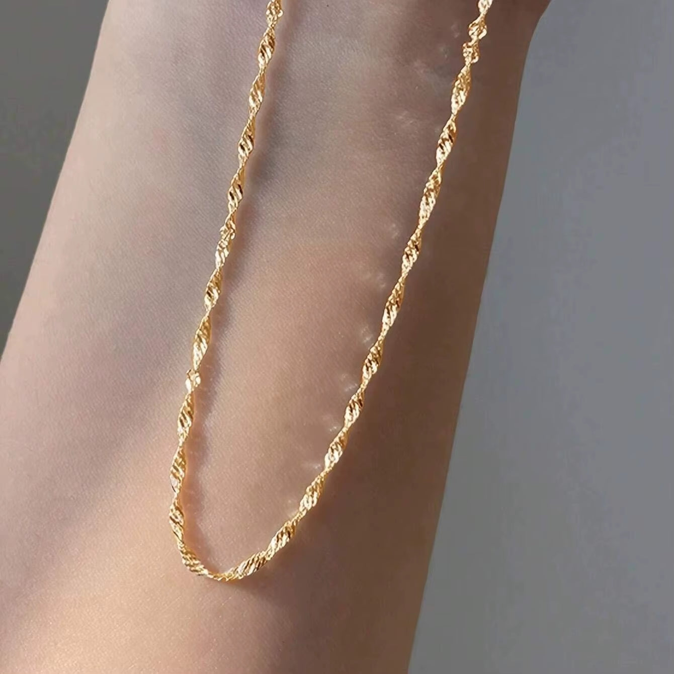 Exquisite Gold Plated Stainless Steel Thin Chain Necklace for Women Simple Style Clavicle Chain Female Jewelry